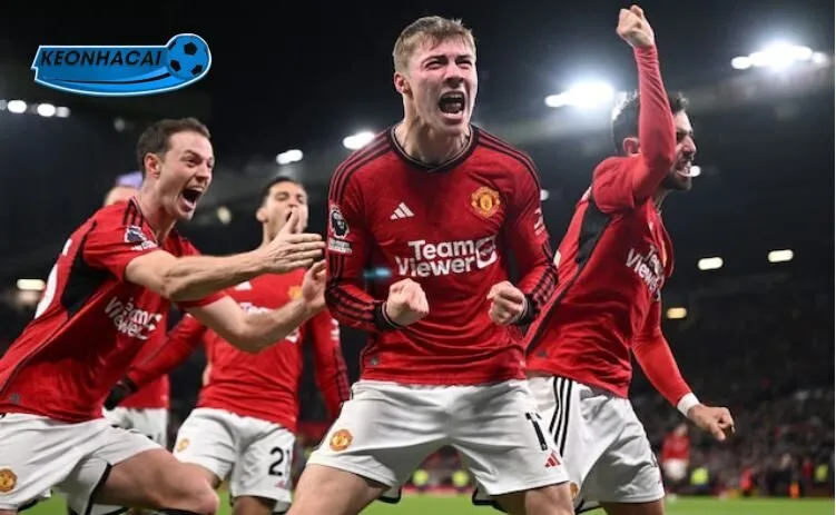 Manchester United thể hiện sức mạnh tấn công trong một trận đấu tại Ngoại hạng Anh.