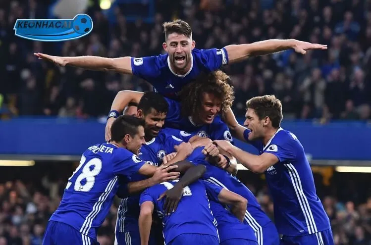 Các cầu thủ Chelsea ăn mừng bàn thắng trên sân Stamford Bridge.