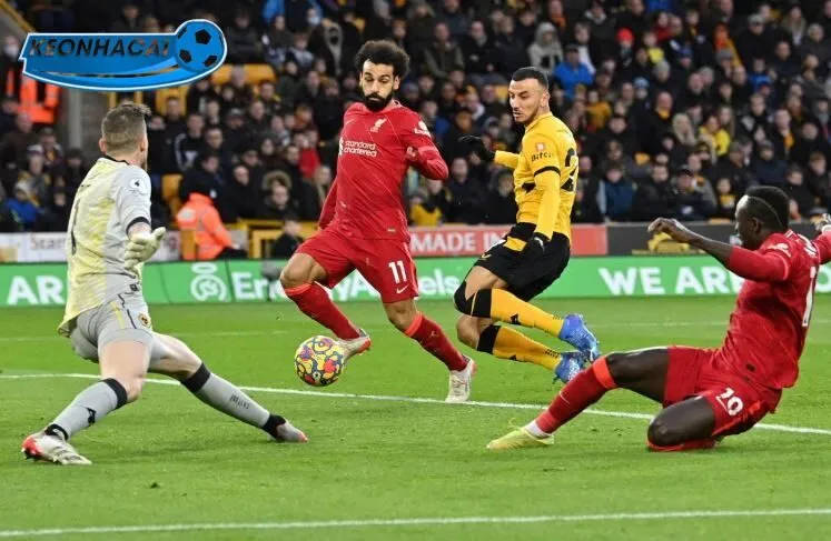Liverpool thể hiện lối chơi tấn công mạnh mẽ tại Ngoại hạng Anh.