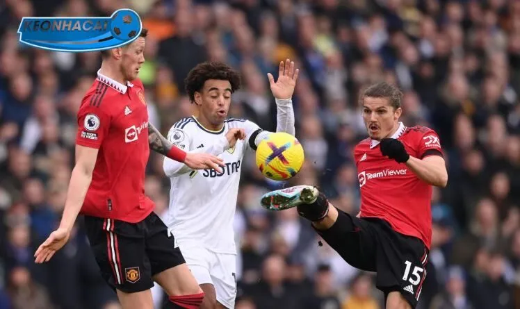 Leeds United thể hiện lối chơi pressing mạnh mẽ tại Ngoại hạng Anh.